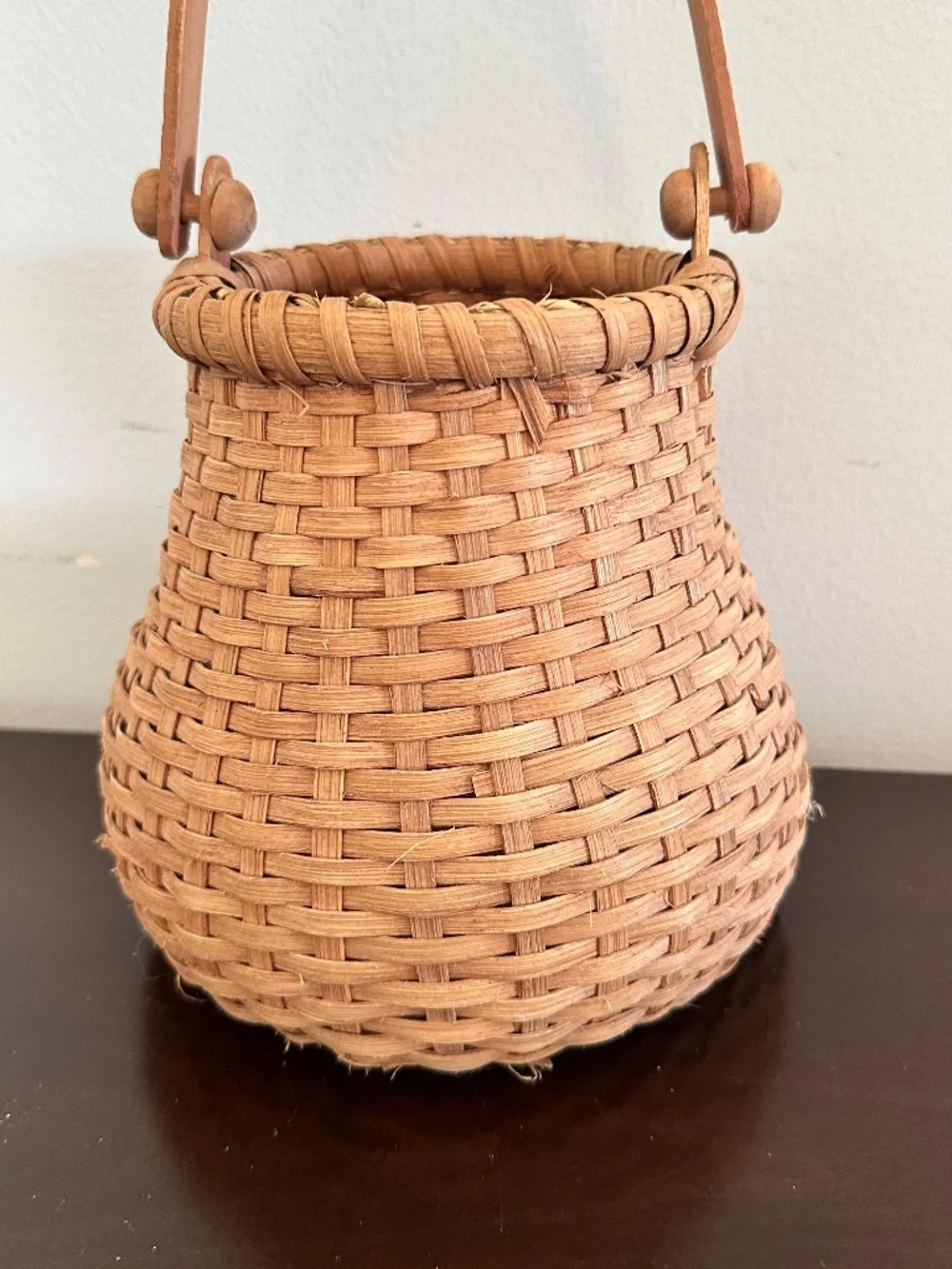 VTG 1999 Pear-Shaped Weaved, Handle Hinged Basket 7